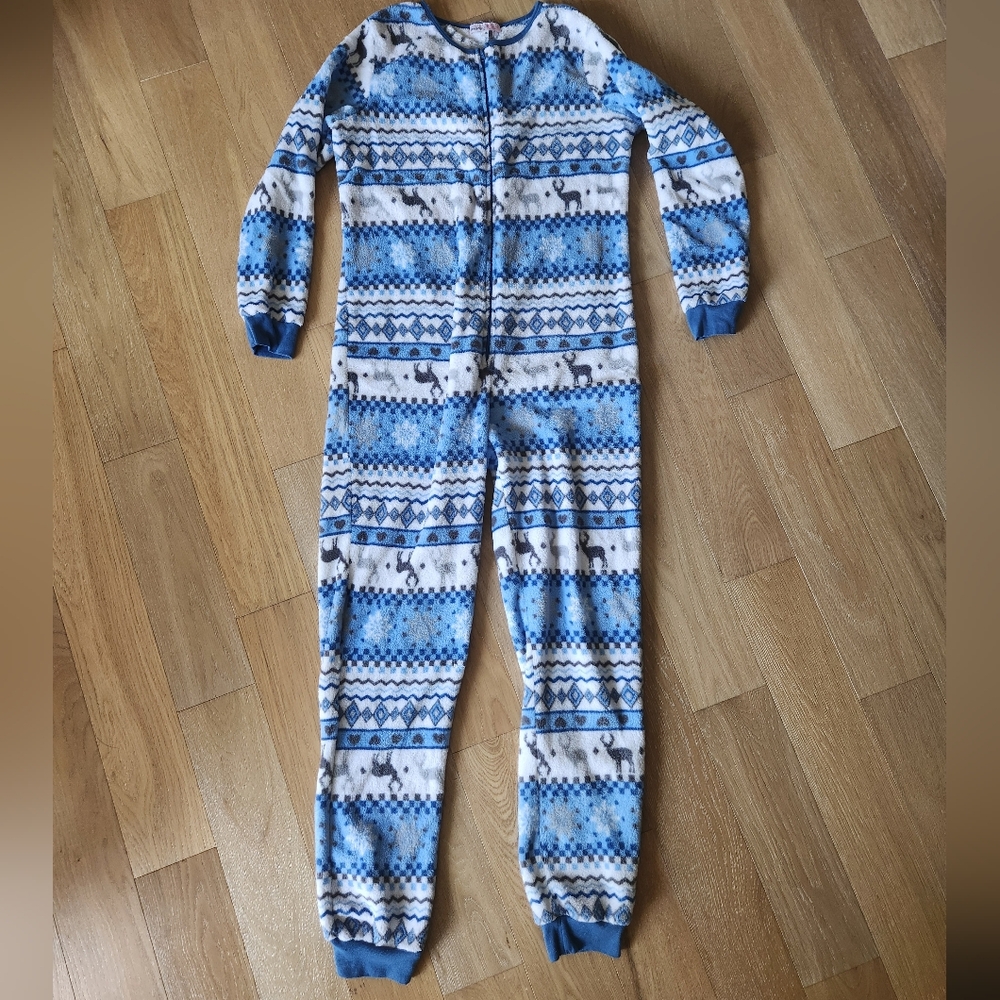BREAKFAST IN BED | Winter-themed onesie pajamas
